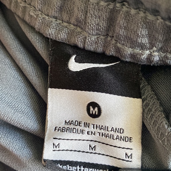 New men’s gray drawstring shorts size medium length 24” smoke free home - Picture 5 of 5